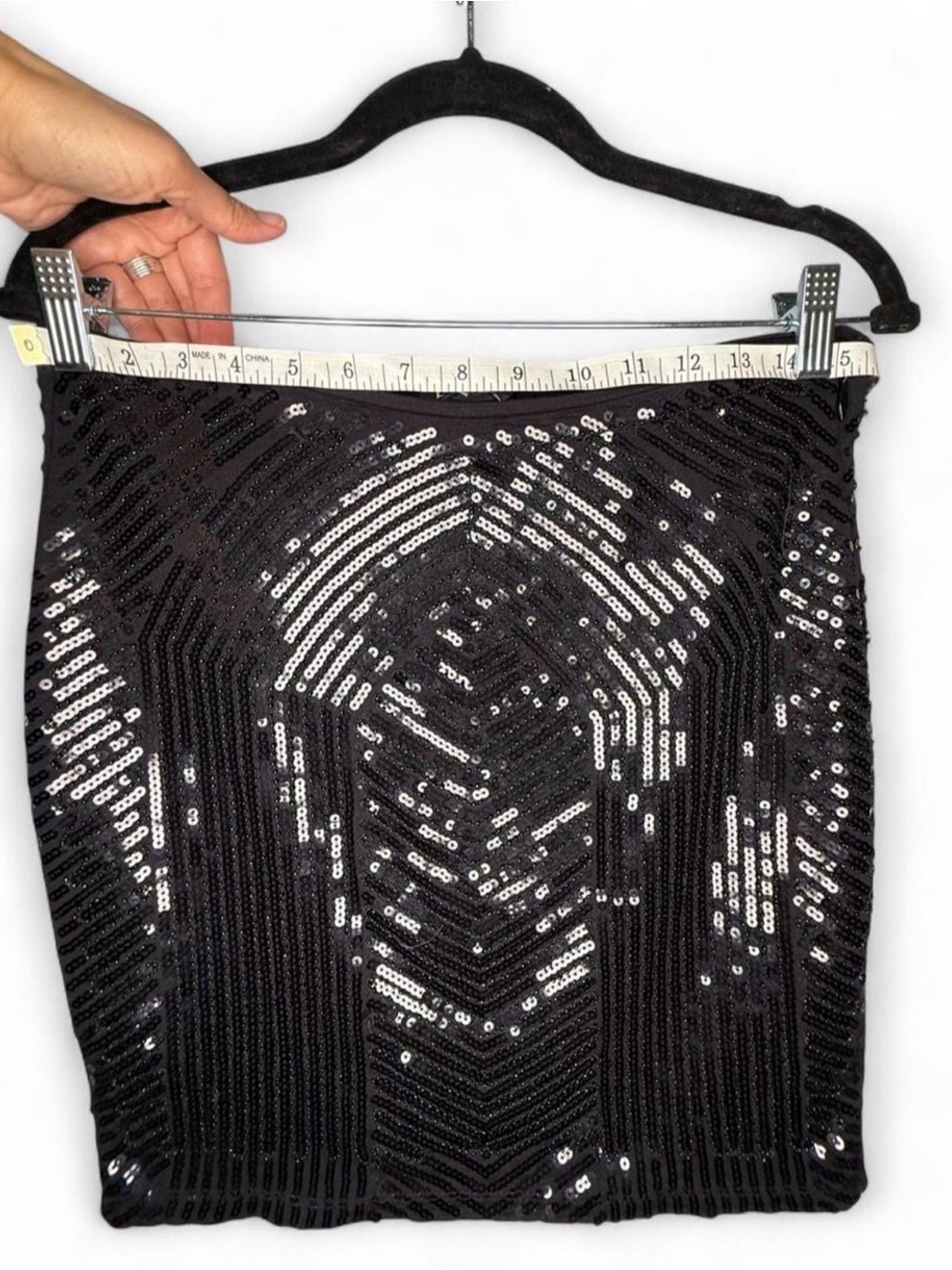 NWOT BEBE Black Sequin Mini Skirt - Sleek Evening Style. Chef’s Kiss! 🤌